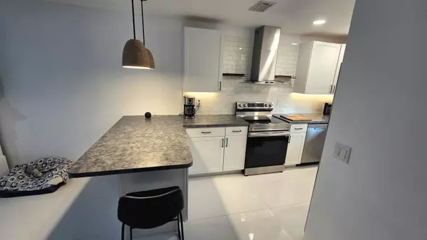 West Palm Beach, FL 33415,2568 E Dudley DR G