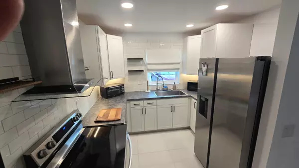 West Palm Beach, FL 33415,2568 E Dudley DR G