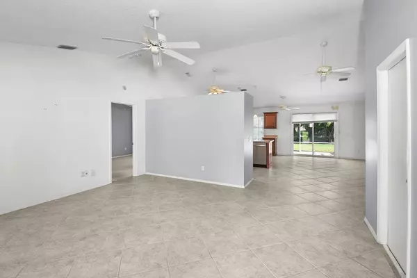 Port Saint Lucie, FL 34983,503 NE Solida CIR