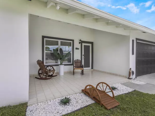 Royal Palm Beach, FL 33411,128 Barcelona DR