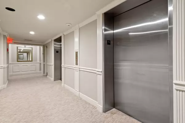 Jupiter, FL 33469,19850 Beach RD 5a