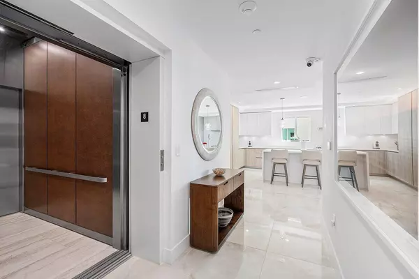 Boca Raton, FL 33432,475 E Royal Palm RD 805