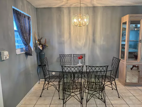 Palm Springs, FL 33461,721 Lori DR 305