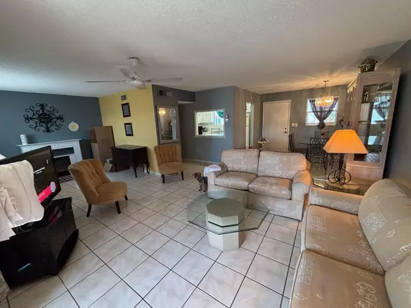 Palm Springs, FL 33461,721 Lori DR 305
