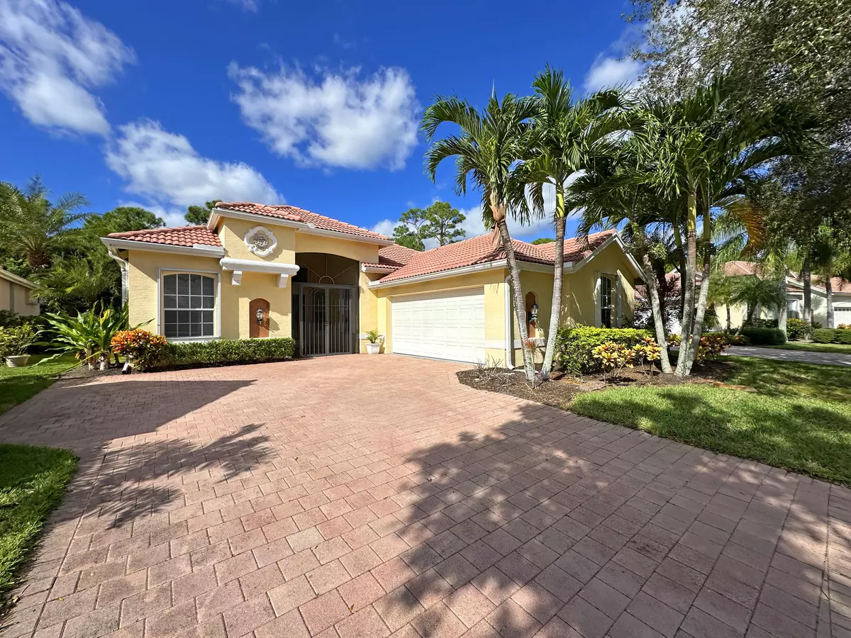 Port Saint Lucie, FL 34986,723 SW Great Exuma CV