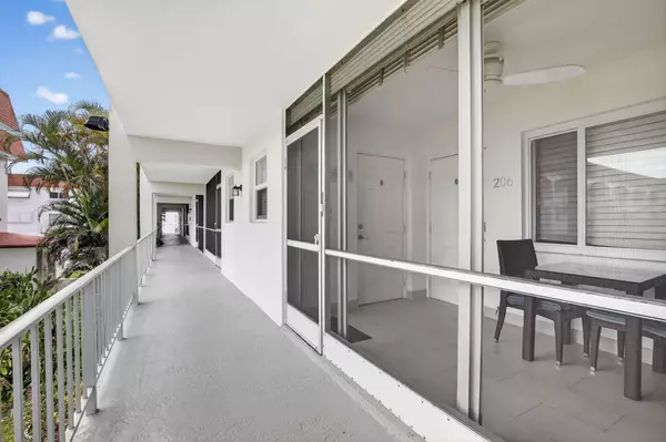 Hallandale Beach, FL 33009,581 Blue Heron DR 206-B