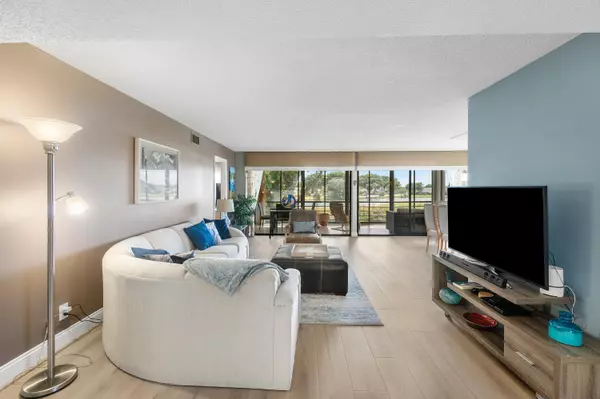 Boynton Beach, FL 33437,5533 Fairway Park DR 204