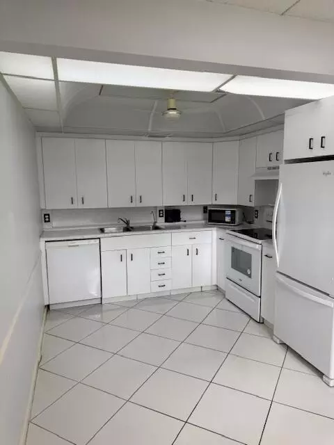 Boca Raton, FL 33434,1043 Newcastle C