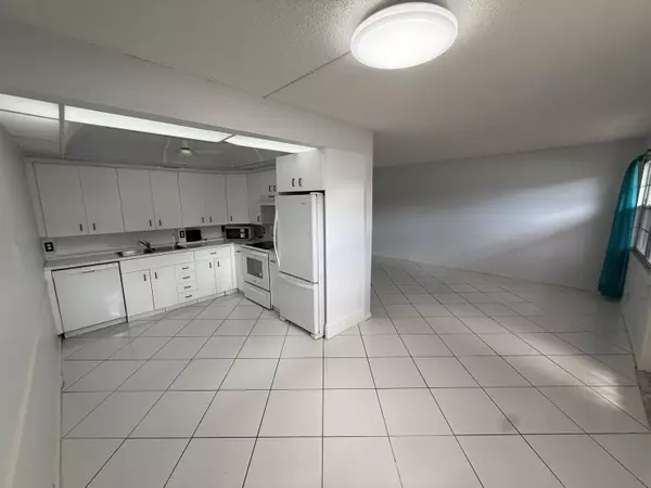 Boca Raton, FL 33434,1043 Newcastle C