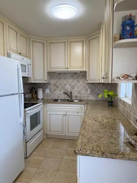 3402 Cynthia LN 201, Lake Worth Beach, FL 33461