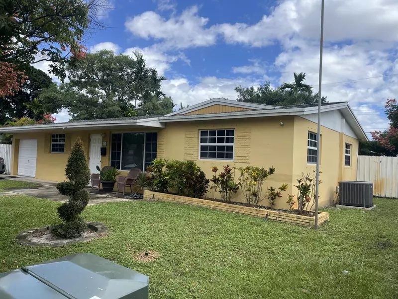 621 SW 60th AVE, Pembroke Pines, FL 33023