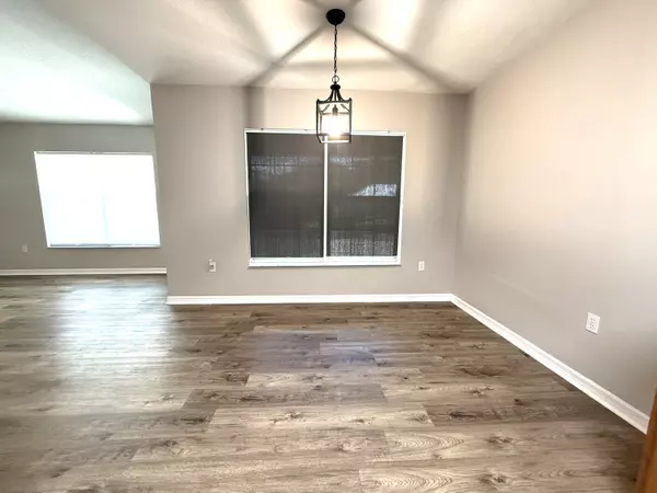 Okeechobee, FL 34974,653 SE 13th AVE