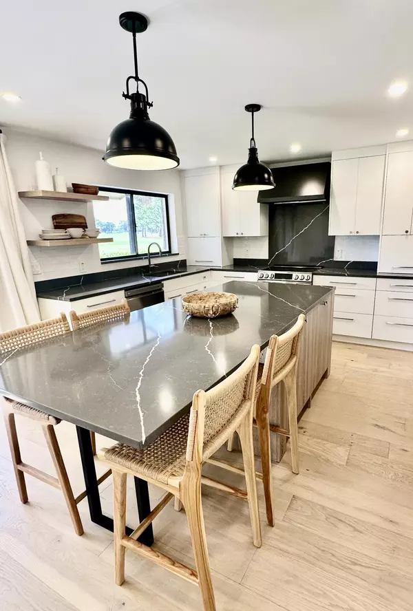 Palm Beach Gardens, FL 33418,104 Old Meadow WAY