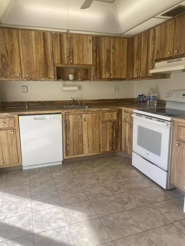 Delray Beach, FL 33484,83 E Capri B B