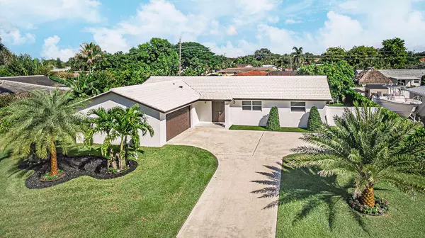 1881 W Caribbean RD, Lake Clarke Shores, FL 33406