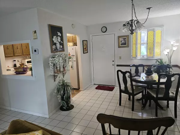 Palm Springs, FL 33461,721 Lori Dr 105