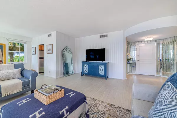 Palm Beach, FL 33480,3475 S Ocean BLVD 201