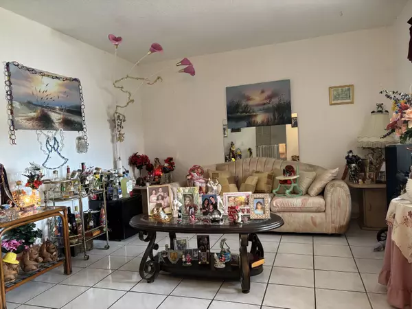 West Palm Beach, FL 33406,2699 Summit BLVD