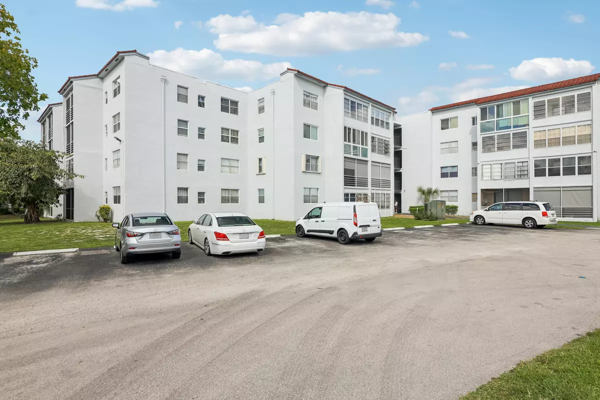 Lauderdale Lakes, FL 33311,2860 Somerset DR 307k