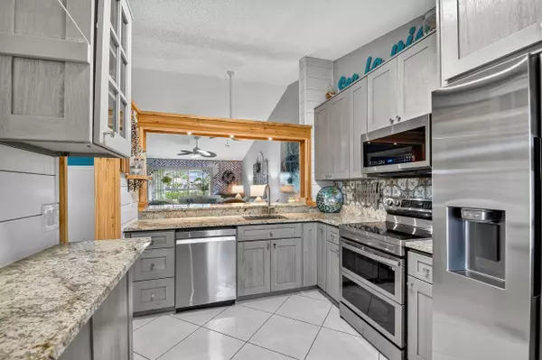 Lake Worth, FL 33467,7578 Tahiti LN 201