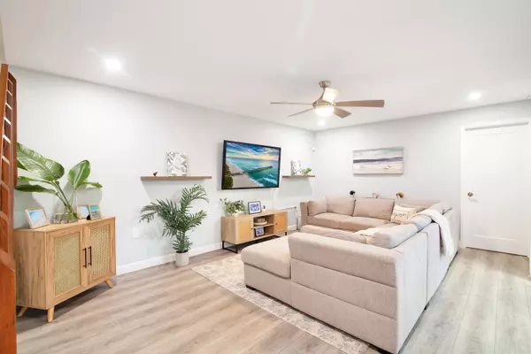 Palm Beach Gardens, FL 33418,1313 13th LN