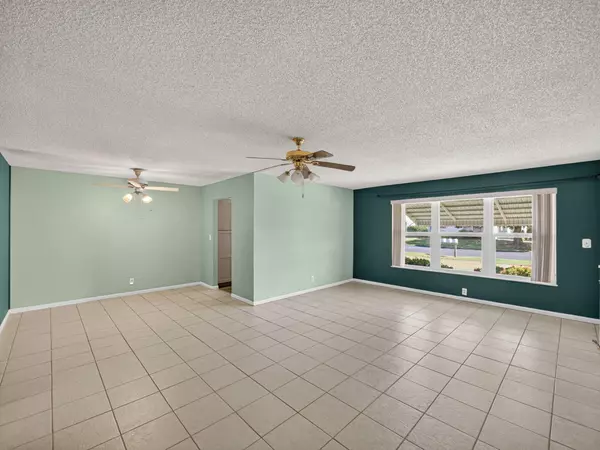 Fort Pierce, FL 34982,111 Lakes End DR B