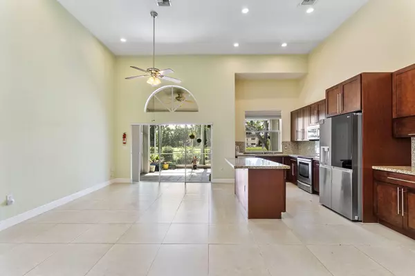 7793 Highlands Cir, Margate, FL 33063