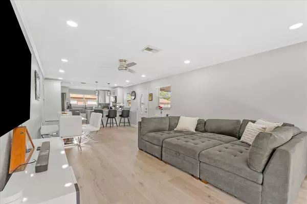 Delray Beach, FL 33445,703 Whippoorwill LN