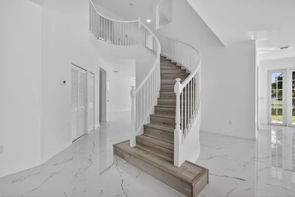 Royal Palm Beach, FL 33411,2089 Reston CIR