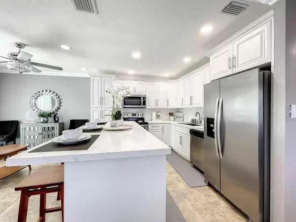 North Miami Beach, FL 33162,1895 NE 154th ST