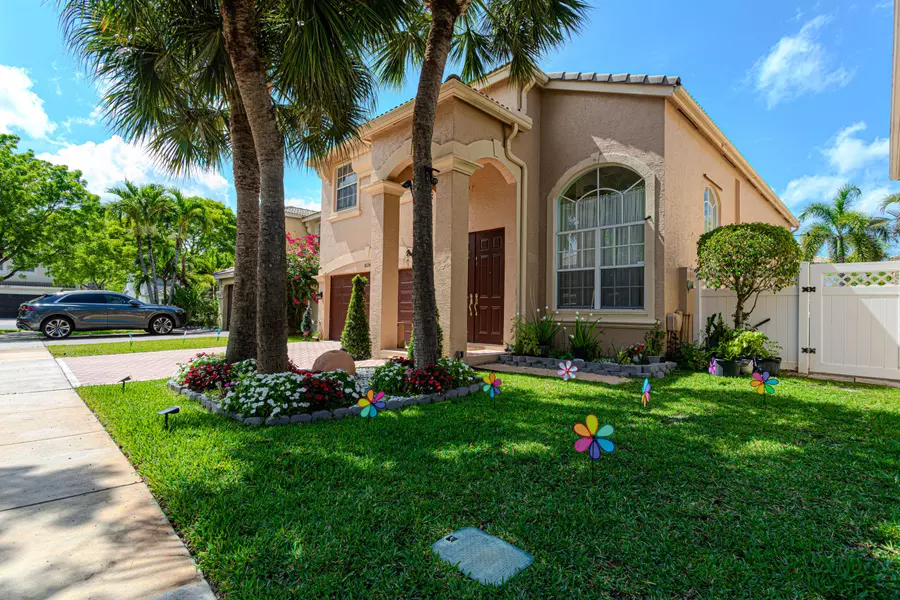 1534 Running Oak LN, Royal Palm Beach, FL 33411