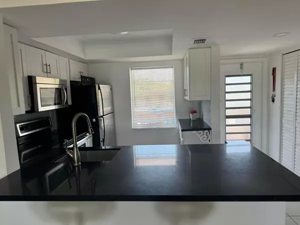 Boca Raton, FL 33428,9272 SW 3rd ST 411