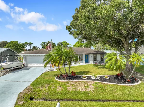 1872 SE Joy Haven ST, Port Saint Lucie, FL 34983