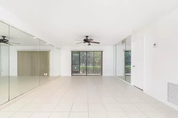 South Palm Beach, FL 33480,3525 S Ocean BLVD 111