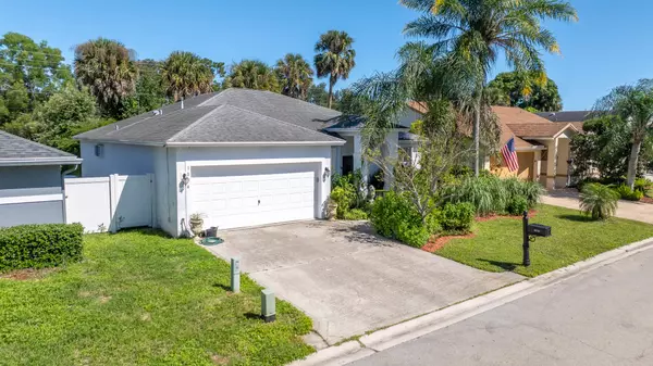 1034 Salmon ISLE, Greenacres, FL 33413