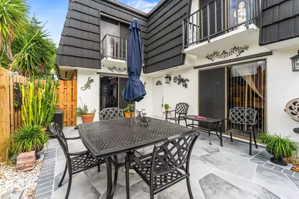 145 Woodland RD, Palm Springs, FL 33461