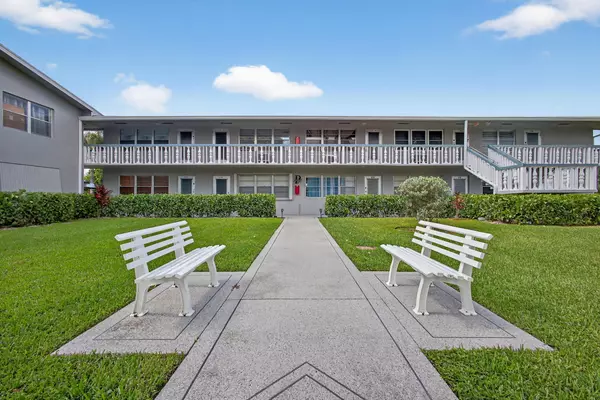 386 Sheffield P, West Palm Beach, FL 33417