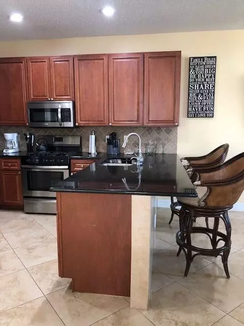West Palm Beach, FL 33412,8400 Heritage Club DR