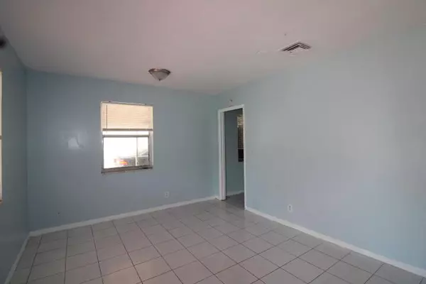 Riviera Beach, FL 33404,578 W 2nd ST