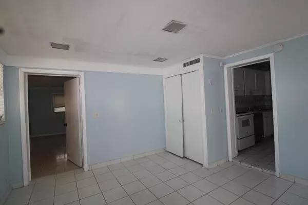 Riviera Beach, FL 33404,578 W 2nd ST