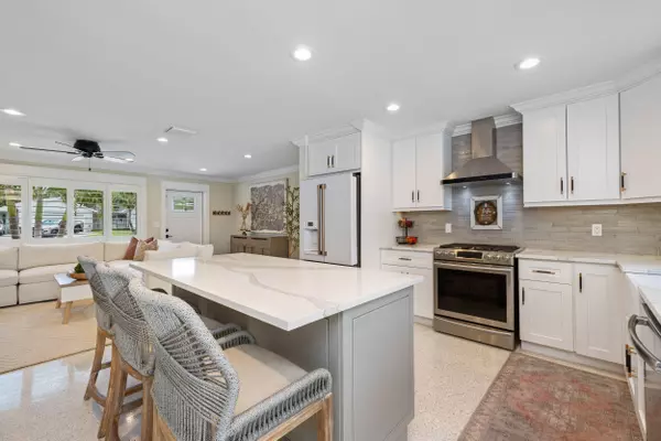 North Palm Beach, FL 33408,613 Flotilla LN