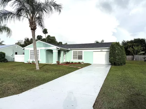 1914 SE Redwing CIR, Port Saint Lucie, FL 34952