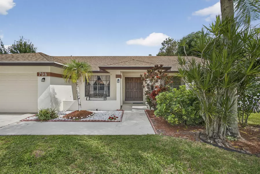 798 Blueberry Drive DR, Wellington, FL 33414