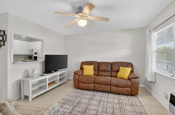 Deerfield Beach, FL 33442,386 Tilford R