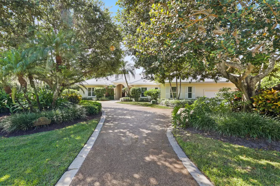 5 E Country RD A, Village Of Golf, FL 33436