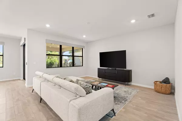 Port Saint Lucie, FL 34984,361 SE Filoli DR