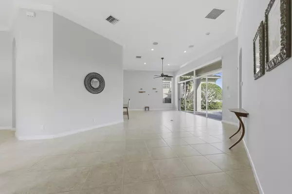 Palm Beach Gardens, FL 33418,102 Andalusia WAY