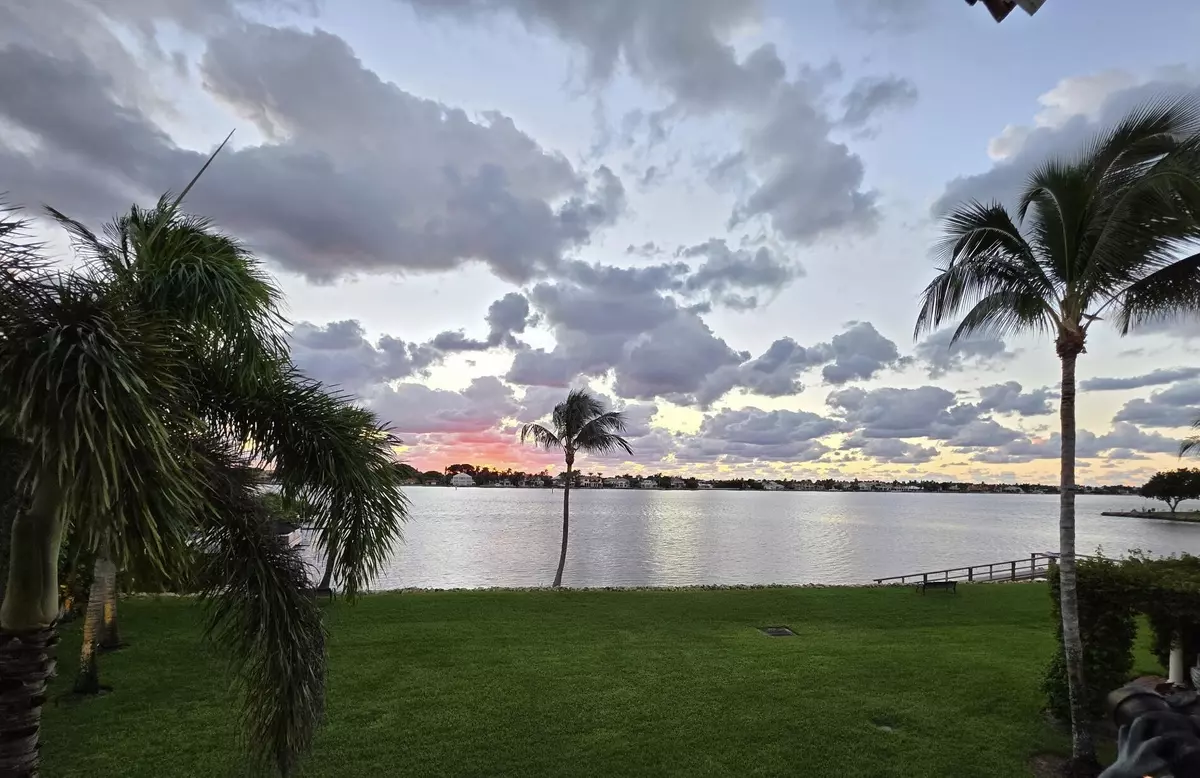 Hypoluxo, FL 33462,130 Ocean Cay WAY