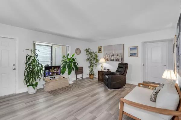 Greenacres, FL 33463,312 Knotty Pine CIR C-1