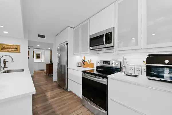 Boca Raton, FL 33487,799 Jeffery ST 2020